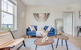 Coastal Retreat - Minutes To Beach And Downtown